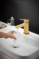 Смеситель для раковины BELZ B658 B10658-5 золото Смеситель для раковины BELZ B658 B10658-5 золото