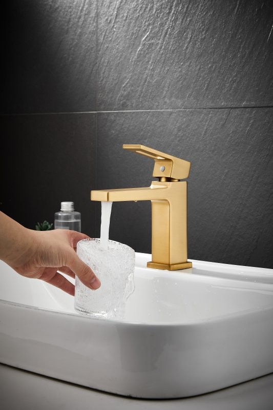 Смеситель для раковины BELZ B658 B10658-5 золото