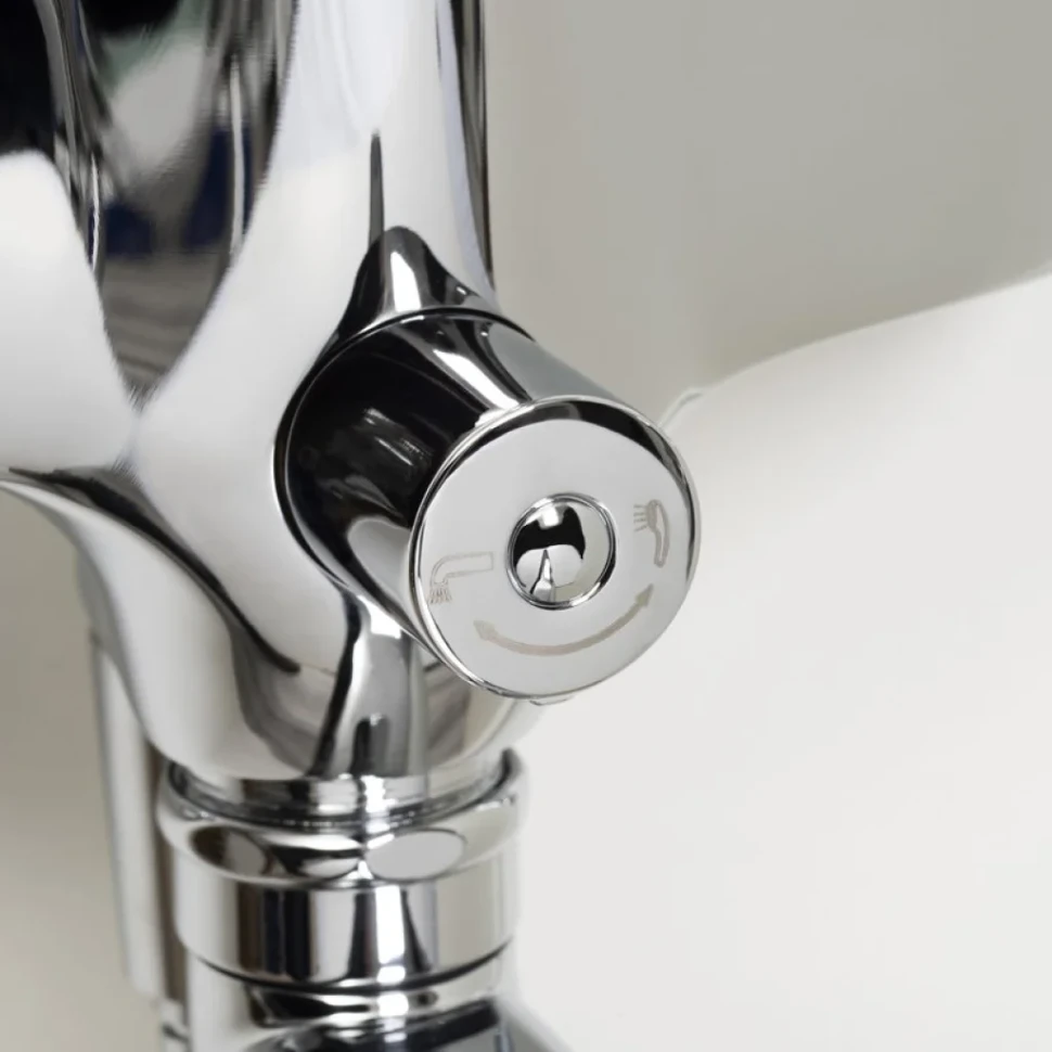 Смеситель с длинным изливом для ванны Wasserkraft Rossel 2802L