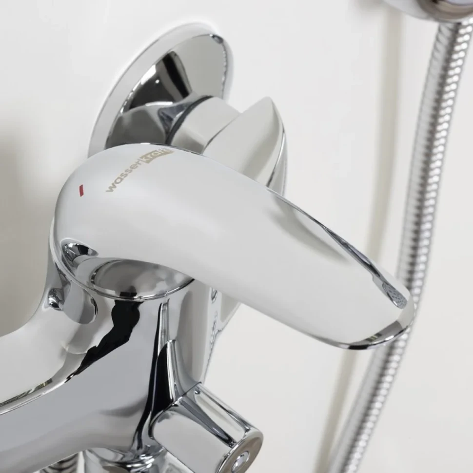 Смеситель с длинным изливом для ванны Wasserkraft Rossel 2802L
