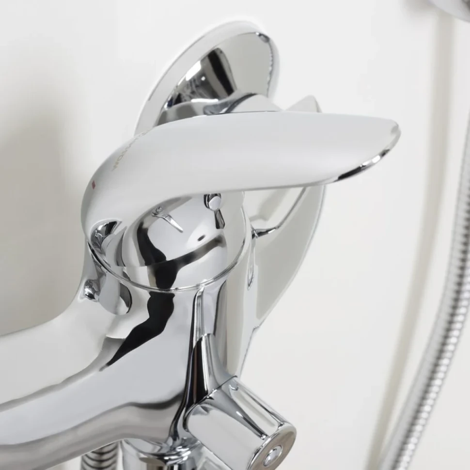 Смеситель с длинным изливом для ванны Wasserkraft Rossel 2802L