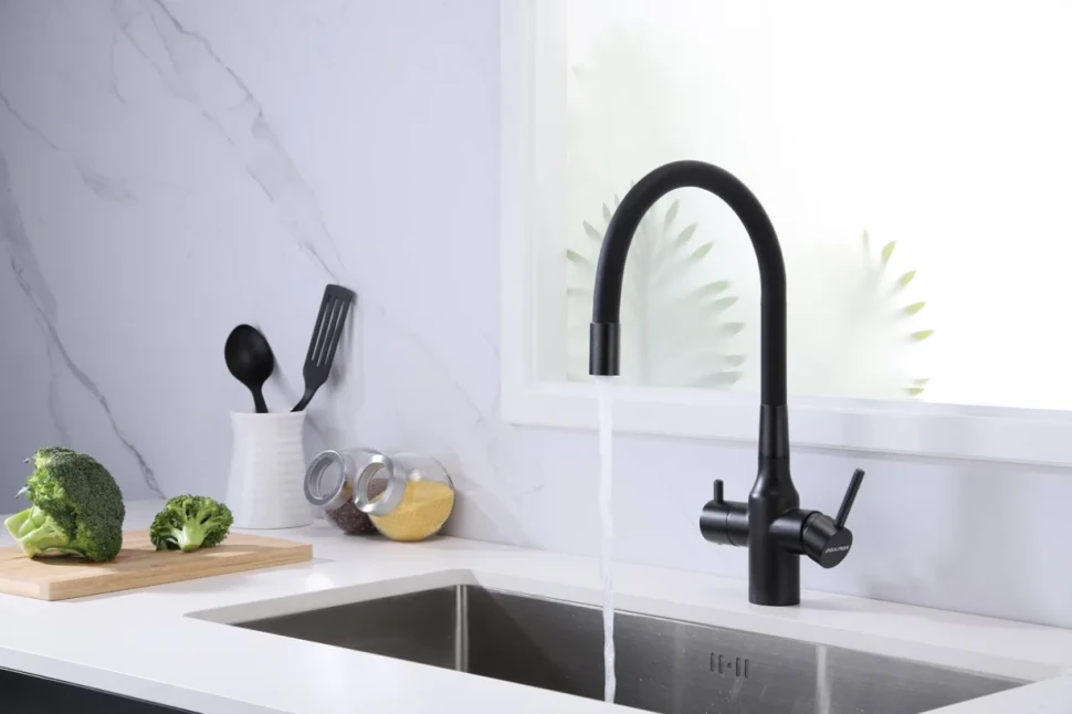 Смеситель для кухни Paulmark Salix Sa213419-BLM с гибким изливом, черный