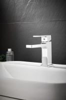 Смеситель для раковины BELZ B658 B10658 хром Смеситель для раковины BELZ B658 B10658 хром