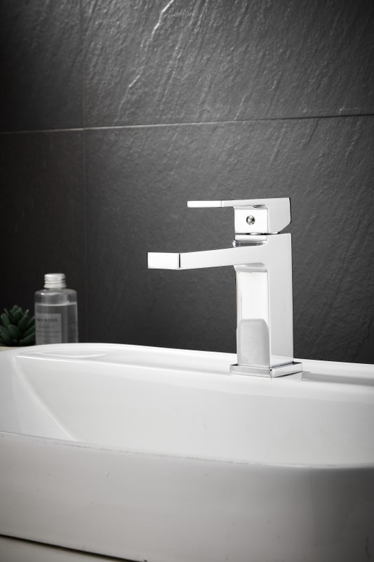 Смеситель для раковины BELZ B658 B10658 хром