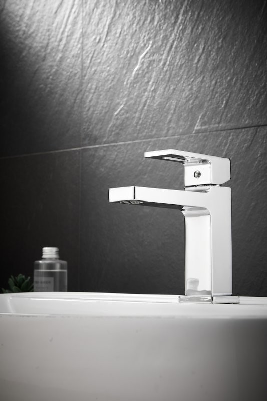 Смеситель для раковины BELZ B658 B10658 хром