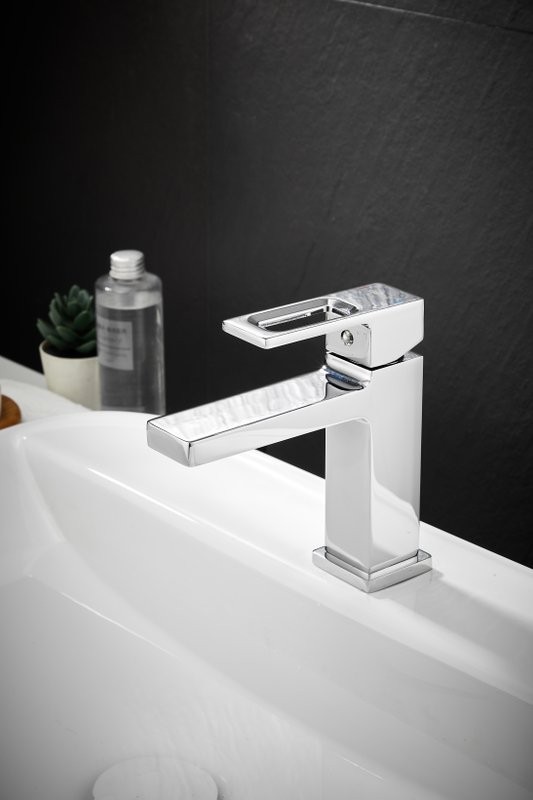 Смеситель для раковины BELZ B658 B10658 хром