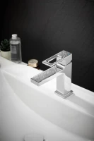 Смеситель для раковины BELZ B658 B10658 хром Смеситель для раковины BELZ B658 B10658 хром