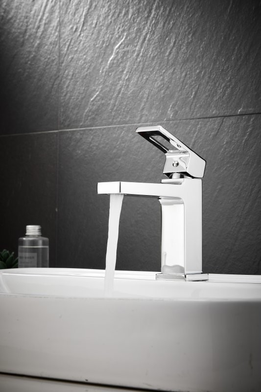 Смеситель для раковины BELZ B658 B10658 хром