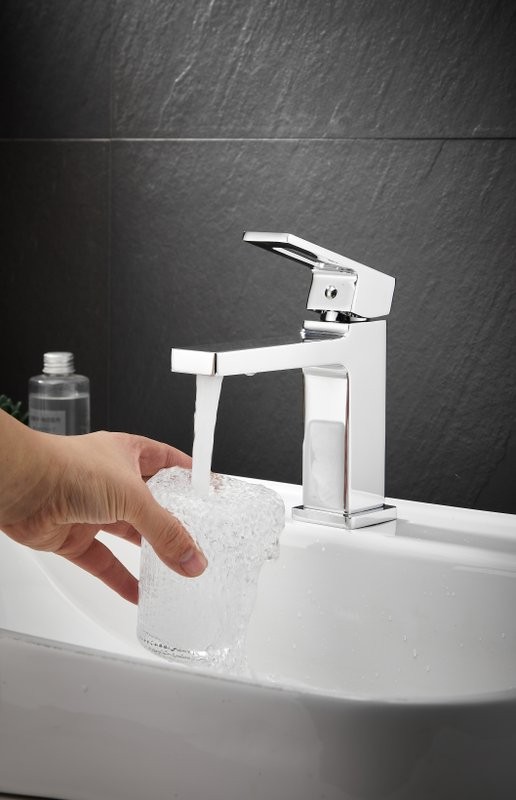 Смеситель для раковины BELZ B658 B10658 хром