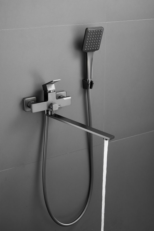 Смеситель с длинным изливом для ванны BELZ B22613-3 вороненая сталь