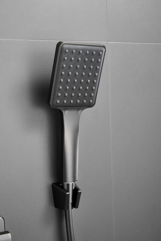 Смеситель с длинным изливом для ванны BELZ B22613-3 вороненая сталь