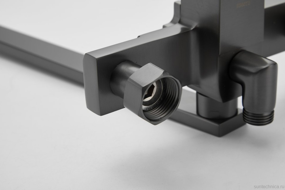 Смеситель с длинным изливом для ванны BELZ B22613-3 вороненая сталь