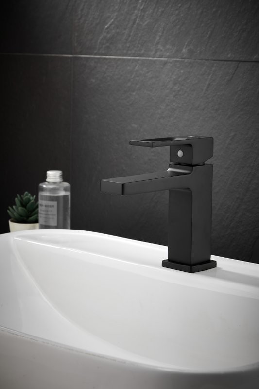 Смеситель для раковины BELZ B658 B10658-7 черный