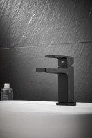 Смеситель для раковины BELZ B658 B10658-7 черный Смеситель для раковины BELZ B658 B10658-7 черный