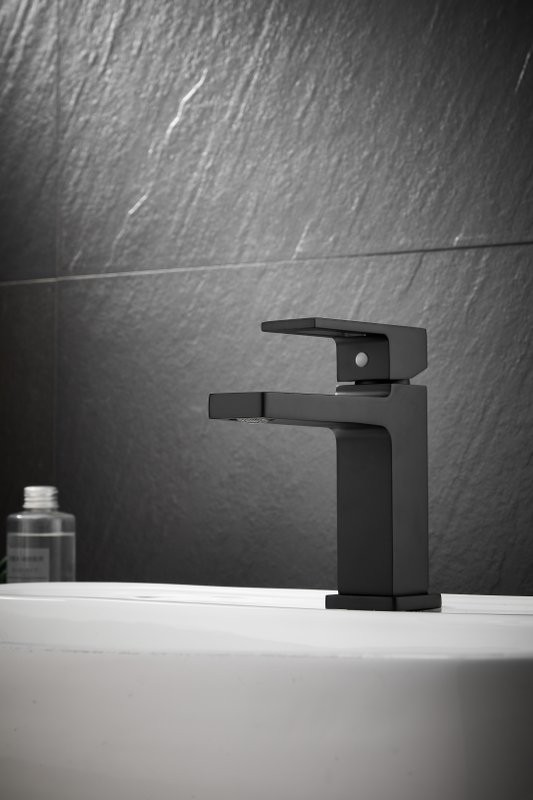 Смеситель для раковины BELZ B658 B10658-7 черный