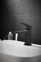 Смеситель для раковины BELZ B658 B10658-7 черный Смеситель для раковины BELZ B658 B10658-7 черный