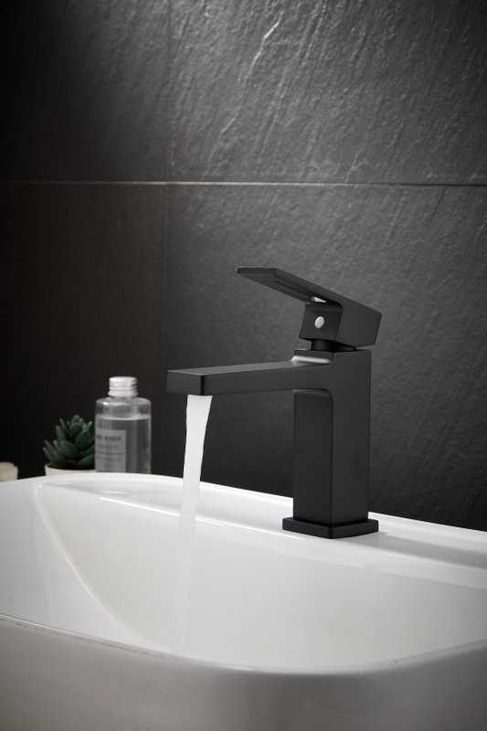 Смеситель для раковины BELZ B658 B10658-7 черный