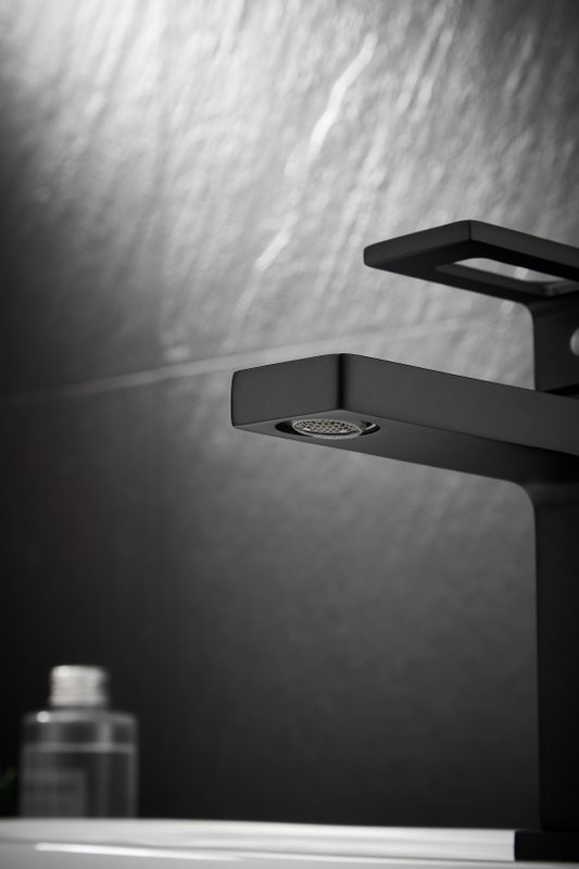 Смеситель для раковины BELZ B658 B10658-7 черный