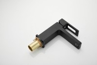 Смеситель для раковины BELZ B658 B10658-7 черный Смеситель для раковины BELZ B658 B10658-7 черный