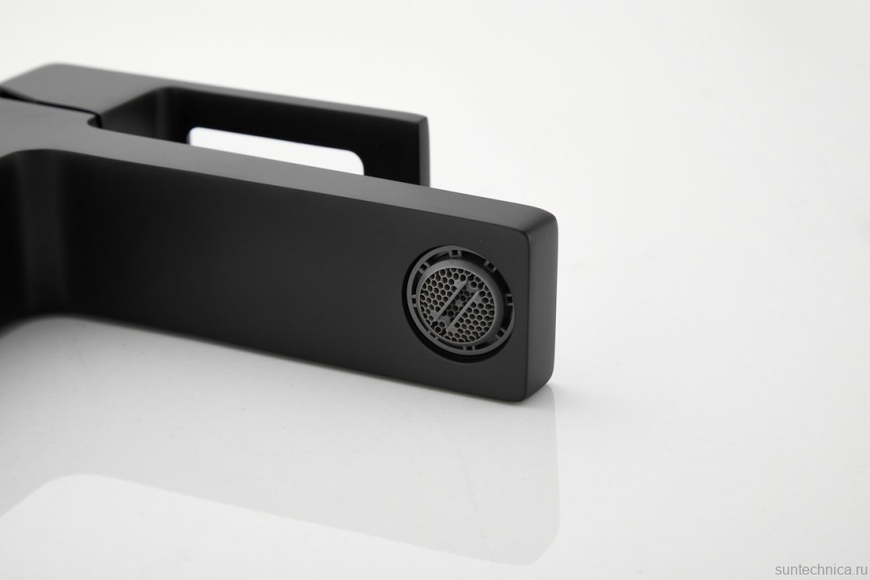 Смеситель для раковины BELZ B658 B10658-7 черный