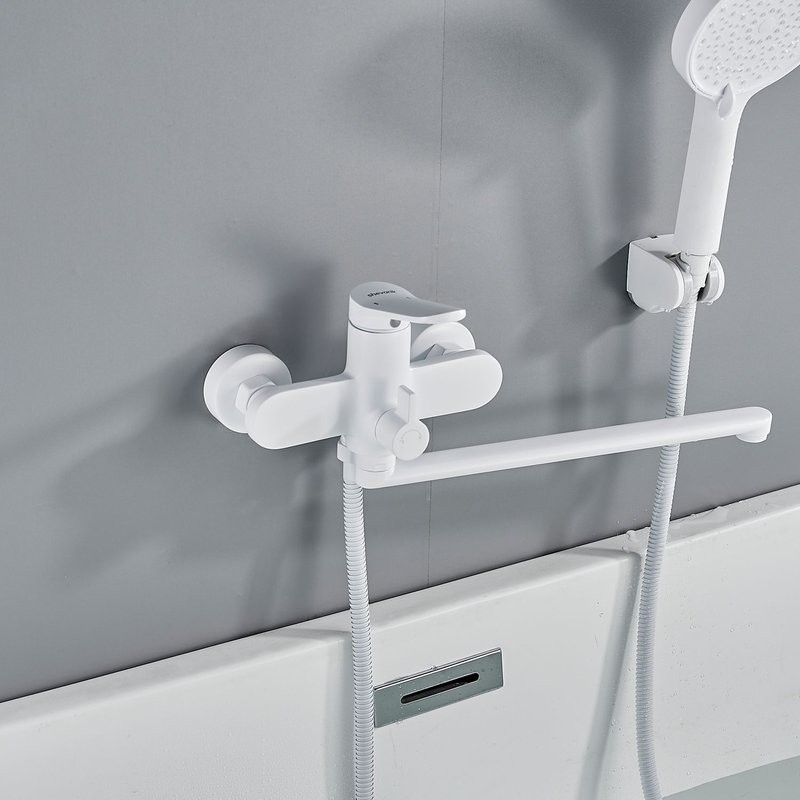 Смеситель для ванны с длинным изливом и лейкой (кран для ванны) Shevanik S4322C, белый