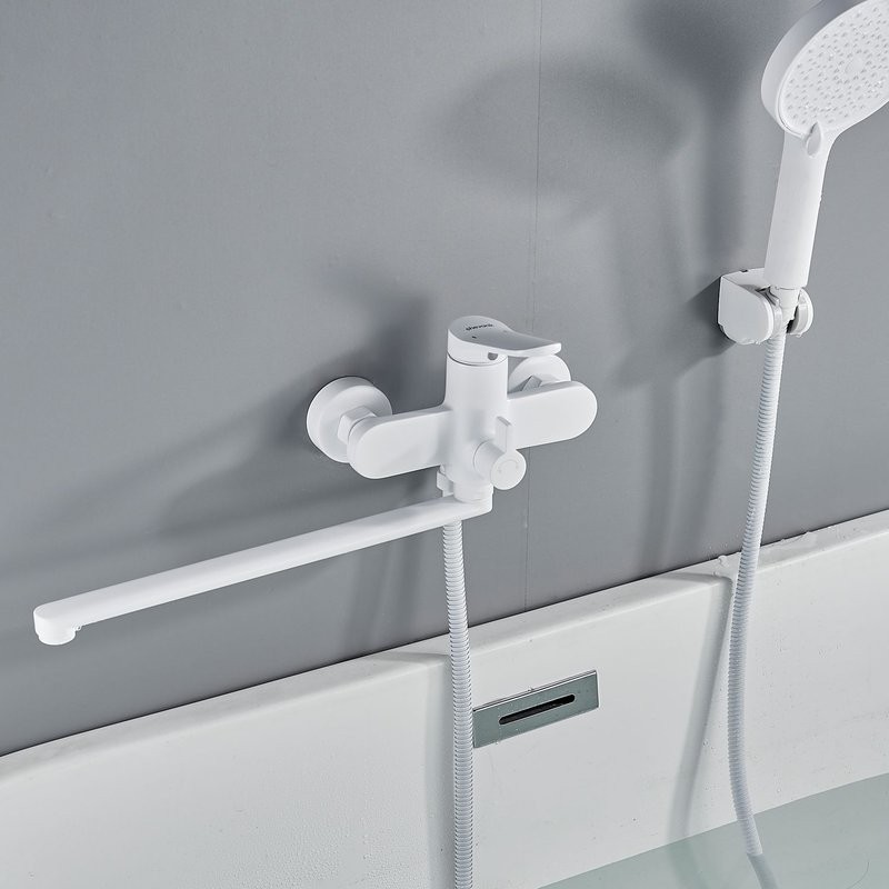 Смеситель для ванны с длинным изливом и лейкой (кран для ванны) Shevanik S4322C, белый