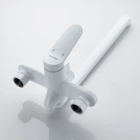 Смеситель для ванны с длинным изливом и лейкой (кран для ванны) Shevanik S4322C, белый Смеситель для ванны с длинным изливом и лейкой (кран для ванны) Shevanik S4322C, белый