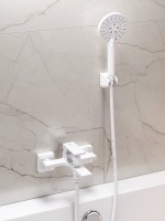 Смеситель для ванны с душем Orange Lutz M04-100W белый Смеситель для ванны с душем Orange Lutz M04-100W белый