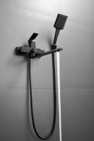 Смеситель с длинным изливом для ванны BELZ B22613-7 черный