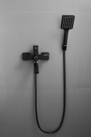 Смеситель с длинным изливом для ванны BELZ B22613-7 черный