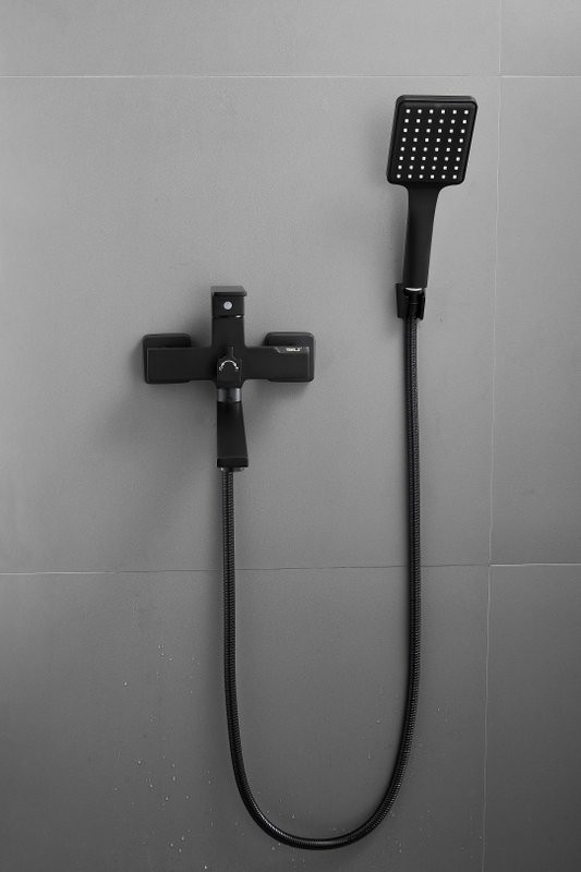 Смеситель с длинным изливом для ванны BELZ B22613-7 черный