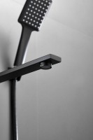 Смеситель с длинным изливом для ванны BELZ B22613-7 черный