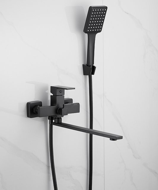 Смеситель с длинным изливом для ванны BELZ B22613-7 черный