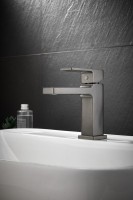 Смеситель для раковины BELZ B658 B10658-3 оружейная сталь Смеситель для раковины BELZ B658 B10658-3 оружейная сталь