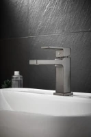 Смеситель для раковины BELZ B658 B10658-3 оружейная сталь Смеситель для раковины BELZ B658 B10658-3 оружейная сталь