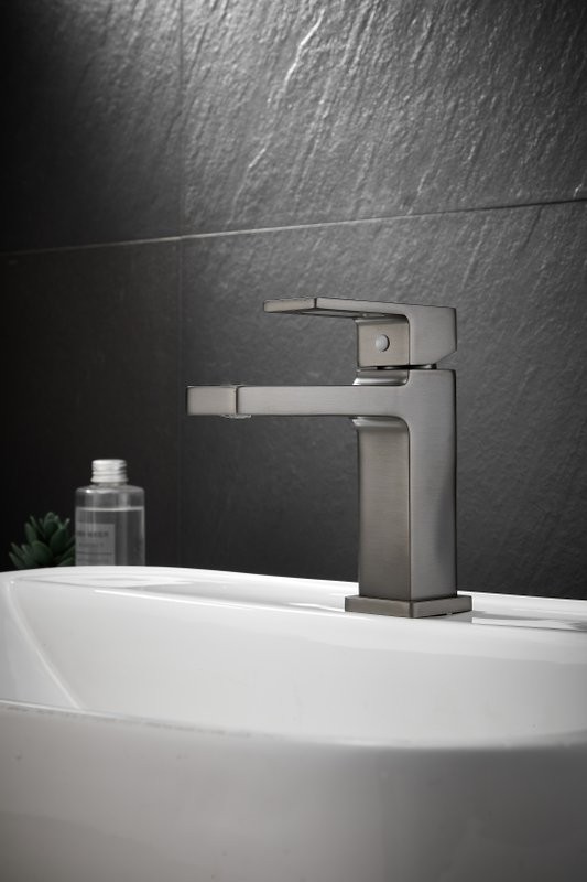 Смеситель для раковины BELZ B658 B10658-3 оружейная сталь