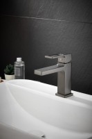 Смеситель для раковины BELZ B658 B10658-3 оружейная сталь Смеситель для раковины BELZ B658 B10658-3 оружейная сталь