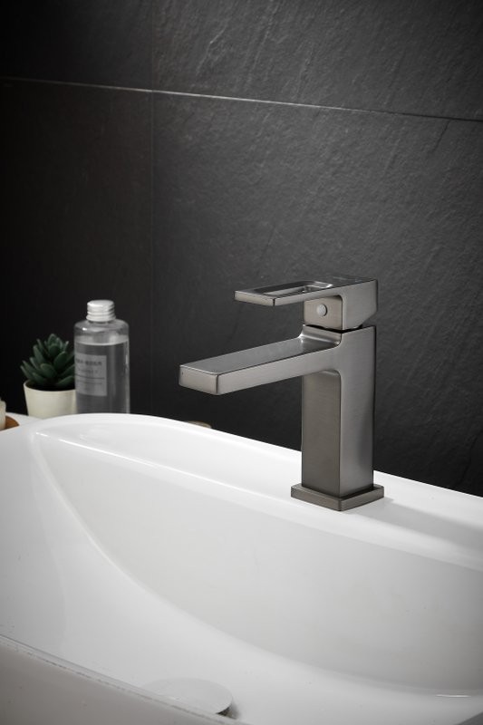 Смеситель для раковины BELZ B658 B10658-3 оружейная сталь