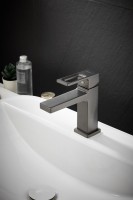 Смеситель для раковины BELZ B658 B10658-3 оружейная сталь Смеситель для раковины BELZ B658 B10658-3 оружейная сталь