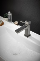 Смеситель для раковины BELZ B658 B10658-3 оружейная сталь Смеситель для раковины BELZ B658 B10658-3 оружейная сталь