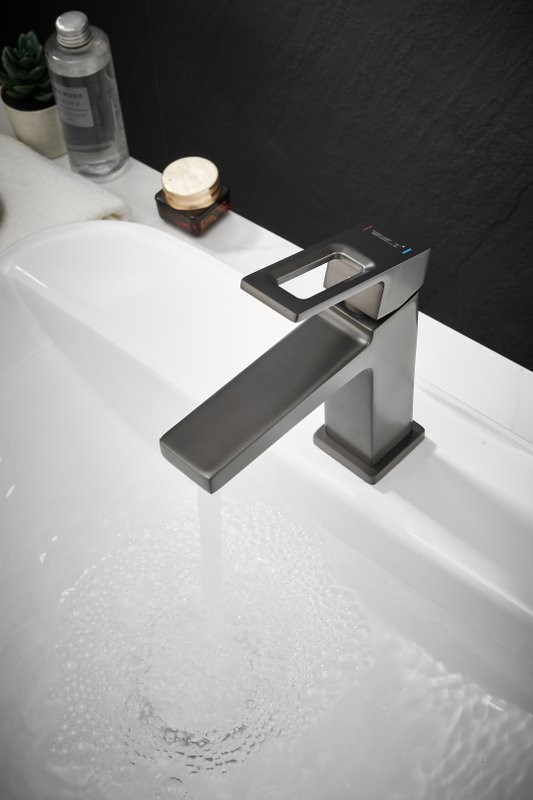 Смеситель для раковины BELZ B658 B10658-3 оружейная сталь