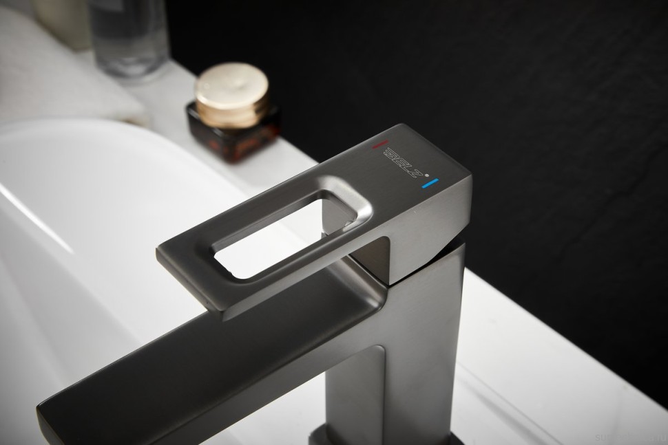 Смеситель для раковины BELZ B658 B10658-3 оружейная сталь