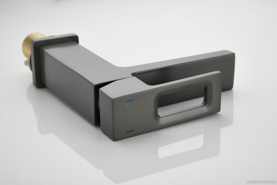 Смеситель для раковины BELZ B658 B10658-3 оружейная сталь