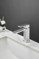 Смеситель для раковины BELZ B10709 хром Смеситель для раковины BELZ B10709 хром