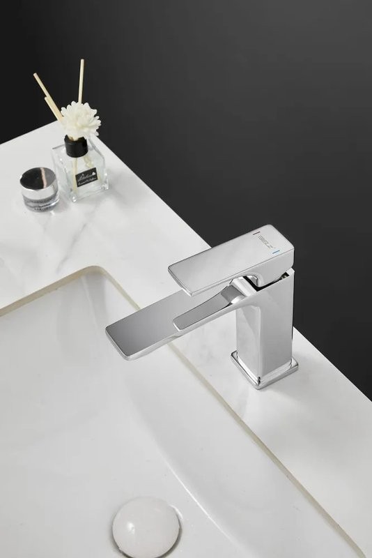 Смеситель для раковины BELZ B10709 хром