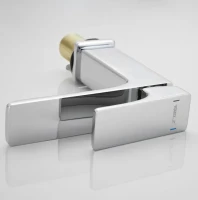 Смеситель для раковины BELZ B10709 хром Смеситель для раковины BELZ B10709 хром