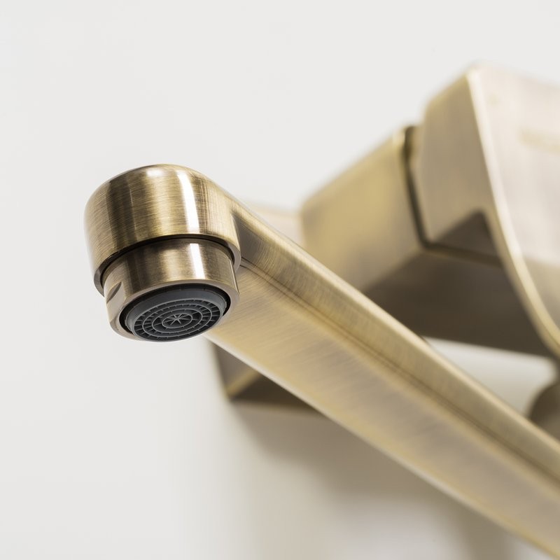 Смеситель с длинным изливом для ванны Wasserkraft Exter 1602L светлая бронза