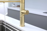 Смеситель для кухни Paulmark Ganymede Diamond Gd613199-LG с гибким изливом, светлое золото
