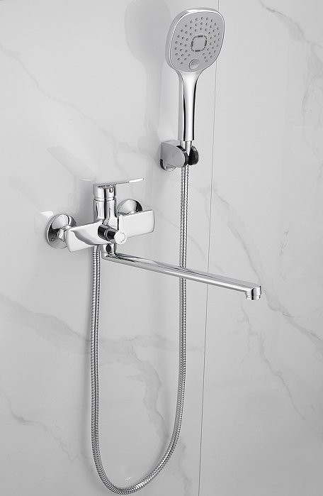 Смеситель с длинным изливом для ванны BELZ B22533 хром