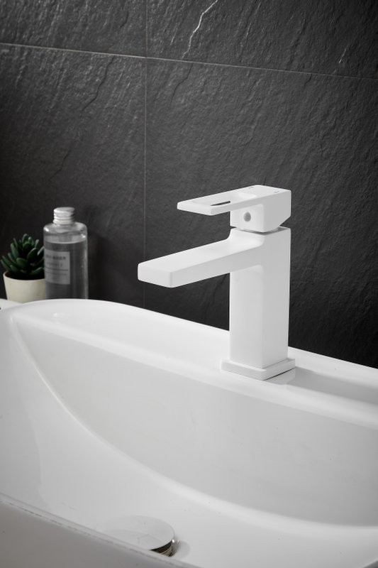 Смеситель для раковины BELZ B658 B10658-8 белый